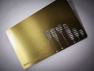 Η προσαρμοσμένη κάρτα επιχειρησιακών μελών μετάλλων ορείχαλκου χρυσή με χαράζει το λογότυπο 85x54mm λέιζερ