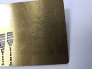 Η προσαρμοσμένη κάρτα επιχειρησιακών μελών μετάλλων ορείχαλκου χρυσή με χαράζει το λογότυπο 85x54mm λέιζερ
