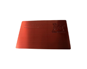 Κόκκινη βουρτσισμένη πιστωτική κάρτα χάλυβα με τη μαγνητική υπογραφή λωρίδων Hico