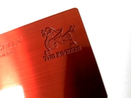 Κόκκινη βουρτσισμένη πιστωτική κάρτα χάλυβα με τη μαγνητική υπογραφή λωρίδων Hico