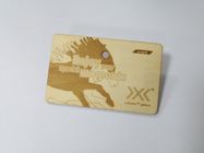 CR80 ξύλινη κάρτα επιχειρησιακών μελών μεγέθους πιστωτικών καρτών με το τσιπ ολοκληρωμένου κυκλώματος 13.56MHZ NFC