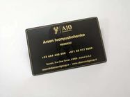 Ορείχαλκου οι υλικές επαγγελματικές κάρτες μετάλλων μεταλλινών μαύρες με το λέιζερ χαράσσουν το χρυσό λογότυπο