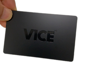 Μοναδικές επαγγελματικές κάρτες CR80 μετάλλων μεταλλινών μαύρες με το στιλπνό UV λογότυπο εκτύπωσης