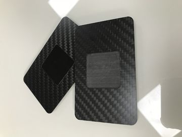 Μαύρες επαγγελματικές κάρτες ινών άνθρακα μεταλλινών με το τσιπ CR80 85x54mm NFC 13.56MHz
